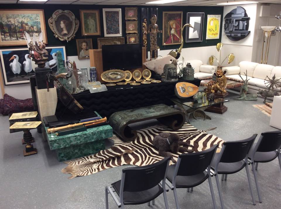 NeelyAuction's tweet photo. Gallery is ready for our Nov11 #auction. #vintage #antiques #interiordesign #thrillofthehunt #midcentury #fineart #SmallBusiness #FamilyBusiness https://t.co/VuNyeyZb3K https://t.co/1Sc0a4s4az