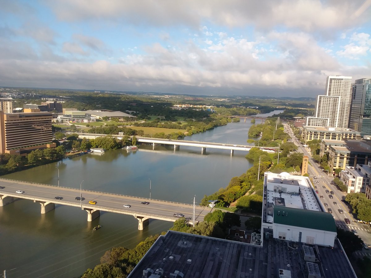 Get some 😍 views delivering to all these buildings downtown #MyCityIsCoolerThanYours #MyDogIsCoolerThanYouToo 
#TeamNativeAustinite
#DontMoveHere #PleaseDont
#HookEm #OuStillSucks