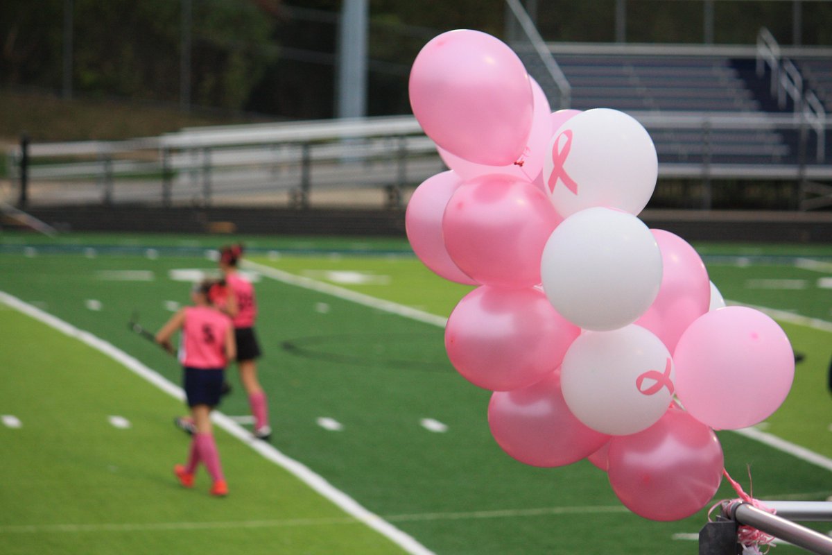 USAFieldHockey's tweet photo. Sometimes the outcome of a high school game is not what really matters. Last Friday, @BulldogFH hosted Ann Arbor Huron in its fourth annual Play4TheCure game. The Bulldogs raised $3,816 during this year’s campaign and games. ⬇️https://t.co/eOh1nMqT6q https://t.co/IpaCFWLeI6