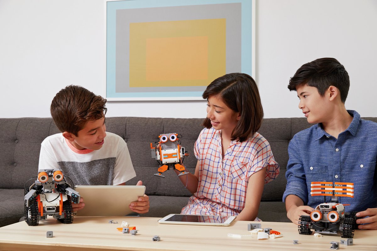 UBTECHRobotics's tweet image. Who says learning can&apos;t be fun? The possibilities are endless with the #JIMURobot AstroBot Series: Cosmos Kit. bit.ly/cosmoskit-tw

#EveryoneCanCode
