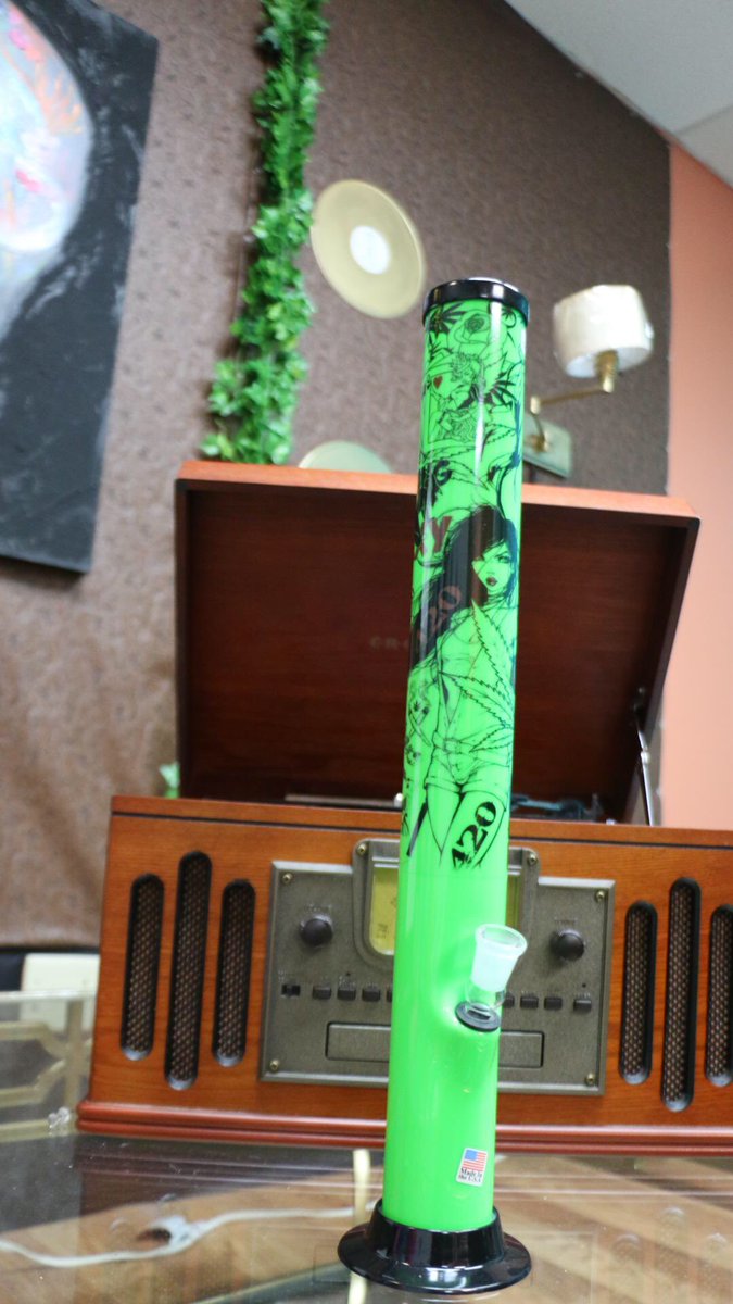 NobilityShop's tweet image. Green Girl Bong. being sold at the nobility smoke shop address to get there in bio