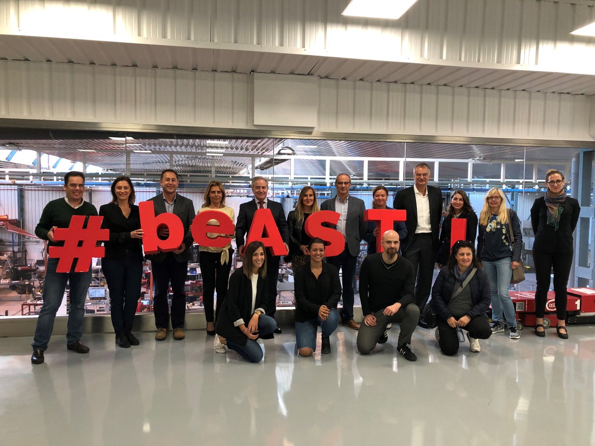 ASTITechGroup's tweet photo. Hoy hemos presentado nuestro programa #ASTIAcademy @talento40 a socios portugueses, italianos y alemanes del proyecto europeo #iidvet @educacyl @jcyl @SMAF12360 #beASTI #goASTI #teamASTI @ASTIMRobotics @Asti_CS @AstiFoundation @ASTI_France #workshop #fpdual https://t.co/o7DCJv5wA6