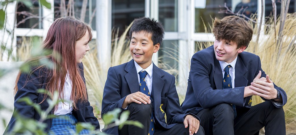 ColfesSchool's tweet photo. #Happiness is central to everything we do at @ColfesSchool so to raise awareness of #WorldMentalHealthDay pupils are discussing #wellbeing today with the help of @MindCharity, as well as creating boards in form rooms to reflect both #happiness and #diversity #PHSEE https://t.co/njdtnnvgGc