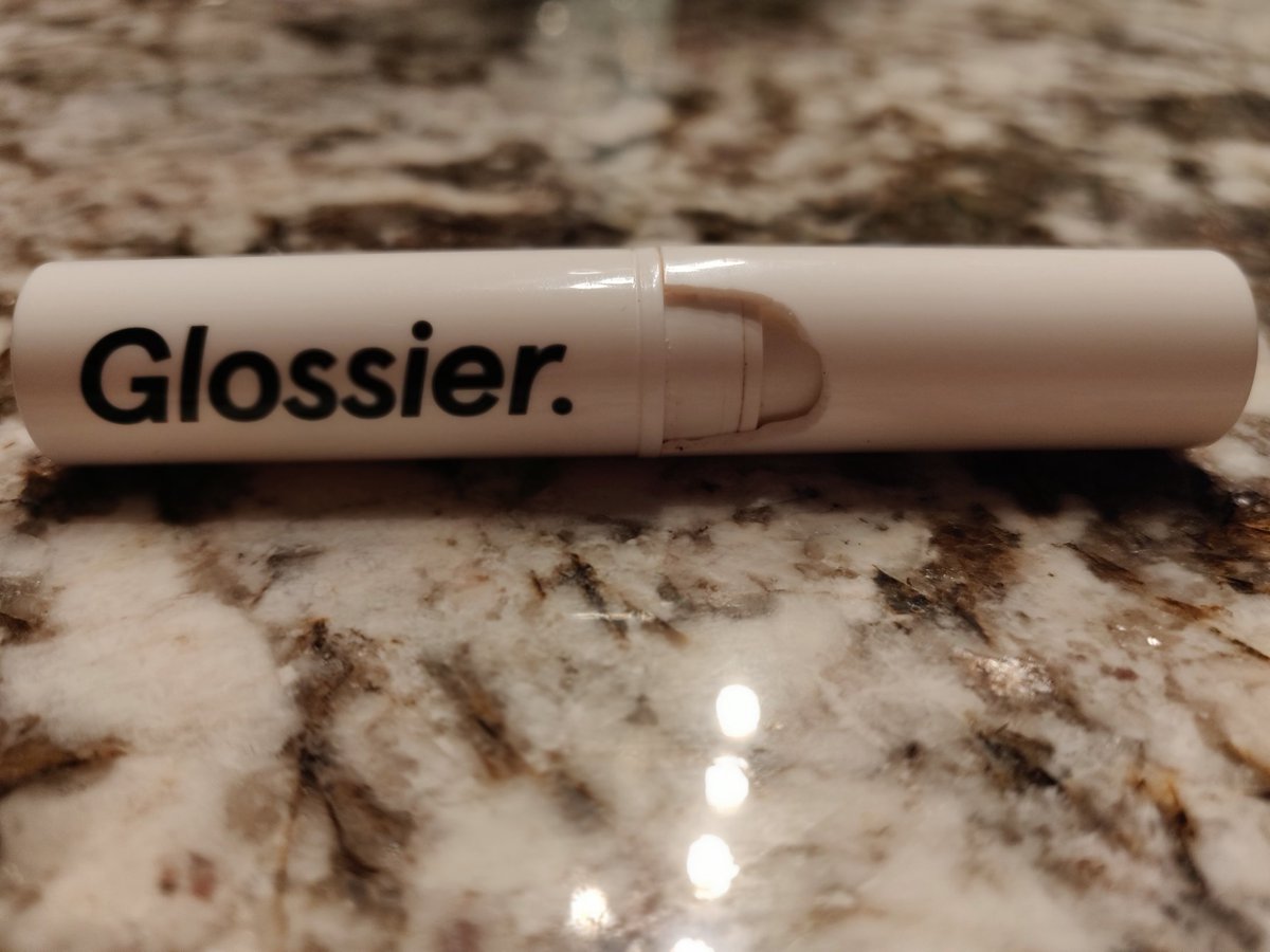 arieau_'s tweet photo. Taking suggestions on how to fix my @glossier cap 😭 Leo is too young! https://t.co/vHkuzd9g33
