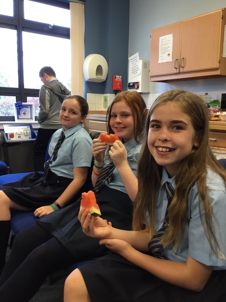NewStevenstonPr's tweet photo. As part of our health week, each class got the opportunity to take part in a fruit tasting session-we all enjoyed the lovely, juicy tastes. Thank you to @Tesco for donating the fruit to our school
#Healthweek2018
#NSPSGoingforgold https://t.co/7GpkpqSFud