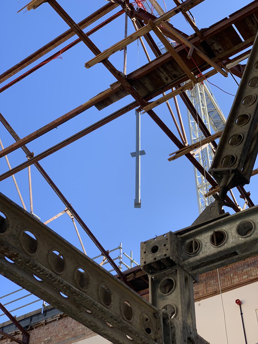DanielPMurdock's tweet photo. It’s another #milestone #day on the @Stepnellltd site at #PercyGeeLeics. The first sections of the #steelframe has begun to be #lifted in to place at @uniofleicester https://t.co/WwXY3qwxdO