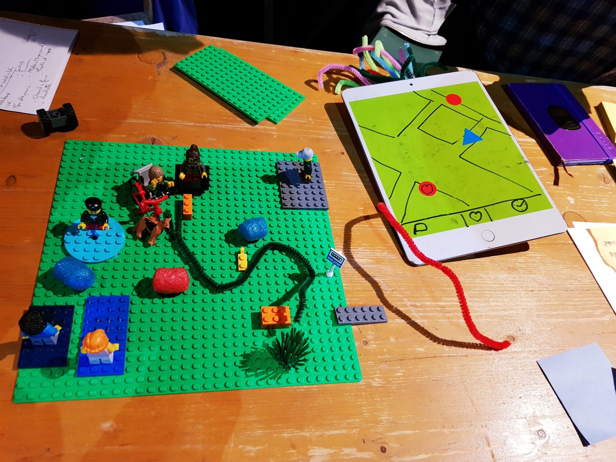 AlexNafarrate's tweet photo. Le #Villagedecirque2018 #2r2c #Paris12 commence aujourd'hui ! Et hier sous les #chapiteaux  nous avons eu l'occasion de faire un atelier #designthinking, mené par @Atypie_design  pour concevoir un dispositif permettant d'ancrer les spectacles itinérants dans la vie du quartier! https://t.co/bVx9TXiqbC