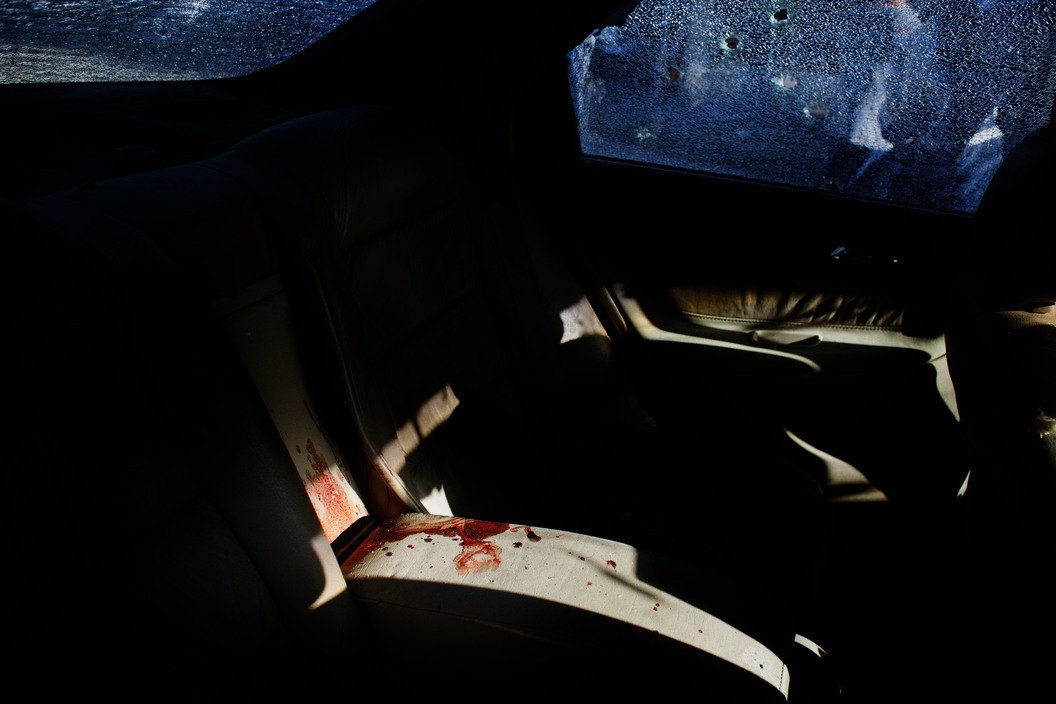 Enkster_'s tweet photo. #Thewrongside è un documento importante che ci apre una porta su un paese devastato, piombato in un conflitto civile dopo che il presidente Felipe Calderon ha dichiarato battaglia ai narcotrafficanti nel dicembre 2006.

#fotografia  di Jérôme Sessini ---> https://t.co/BG636wilkl https://t.co/yrdq0m72dd