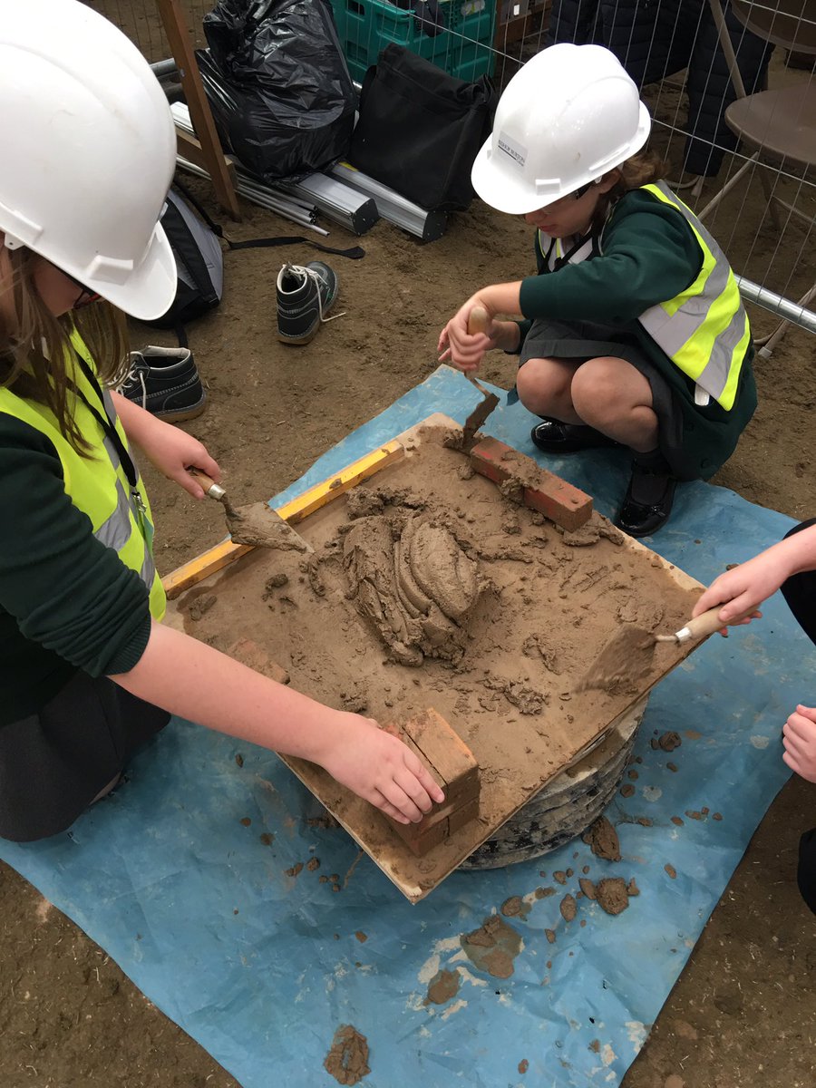 childrensuni's tweet photo. Children from @IngsPrimary enjoying bricklaying with @hobsonporter at #FoundationsLive2018 https://t.co/YsO4d7ibcs