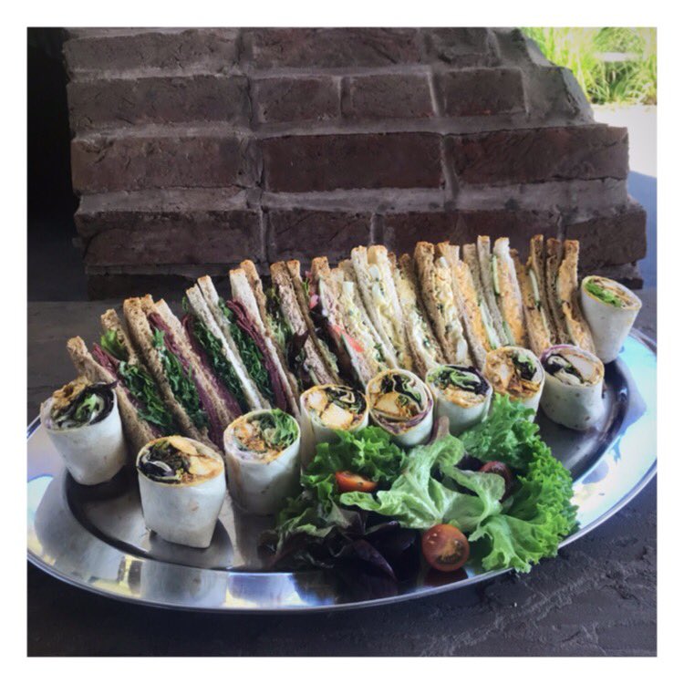 ALDELI_EDGE's tweet image. We’ve got your business lunches covered... #sandwichplatter #businesslunch #alderleyedge #aldeli #notyourbasicplatter
Call 01625 587509 to book yours!