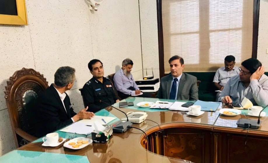 wasimakhtar1955's tweet photo. Meeting with #AIGPolice Karachi, #DIGTraffic #Police Karachi, #SSP &amp; #DSP to discuss various issues in order to streamline the flow of #traffic &amp; to fix a lane at #SharaeFaisal specifically for #Motorcycles and to strictly implement the law for wearing #Helmets for #MotorCyclists https://t.co/vsjqwD8BBf