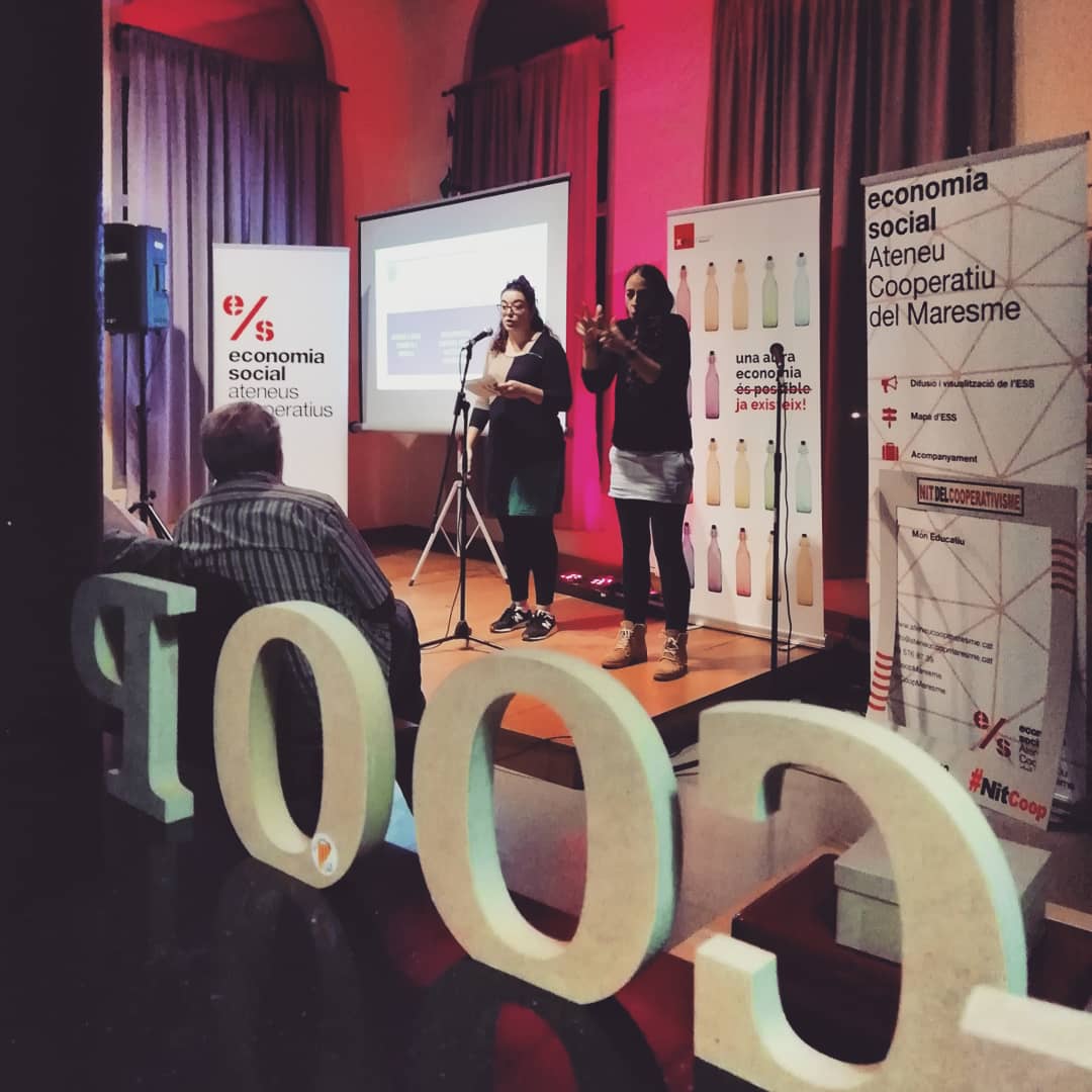 CafedeMarEC's tweet photo. Ahir vam participar de la nit del #cooperativisme on vam viure amb emoció l'atorgament de l'ajut #PepaMaca2018. Felicitats al projecte guanyador #EcoMaresme, a #ArbredeVida que es va endur la menció del públic  i a tota ls resta de participants. @coopmaresme @XesMataro #NitCoop https://t.co/Z2ozFxRha6