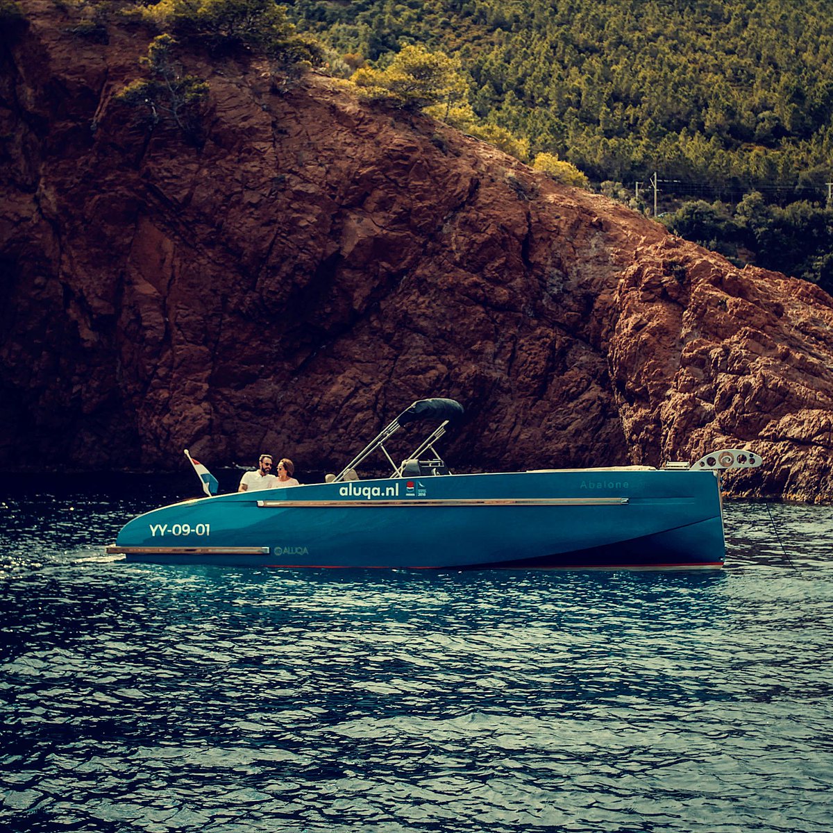 AluqaBoats's tweet photo. On a lazy sunny afternoon, the pleasure of the hassle free anchoring system that comes with the ALUQA Tenders and dayboats, is one of the ways we thought through our boating experience. #aluqa #abalone #28 #aluminium #tender #dayboat #superyacht https://t.co/QakQUzErw6