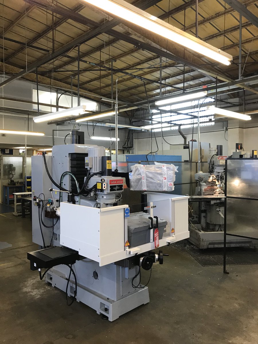 Bowyer_Eng's tweet photo. New @xyzmachinetools SMX3500 arriving here at Bowyer Engineering today! Lots more machines arriving over the next 6 months

#movingforward #xyz #bowyerengineering #UKManufacturing https://t.co/BeWGD3Kdah