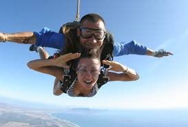 t_rantho's tweet photo. do you wanna swim or do you wanna fly? you choose and cape town city will answer your skydiving is the best if you are not afraid of heights so le`ts fly and have a flying experience #ENG2604  #flyorswimcapetown https://t.co/yLzAZakuFt