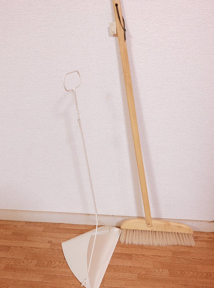 わかにゃん ナチュラルキッチンで可愛いホウキとチリトリ買った ˊ W ˋ 新居の玄関に お皿とかクリスマスリースとかほしいもの死ぬほどあった ナチュラルキッチン奈良にないの悲しすぎる わかにゃん ナチュラルキッチンで可愛いホウキとチリトリ買った ˊ W ˋ 新居の玄関に お皿とかクリスマスリースとかほしいもの死ぬほどあった ナチュラルキッチン奈良にないの悲しすぎる