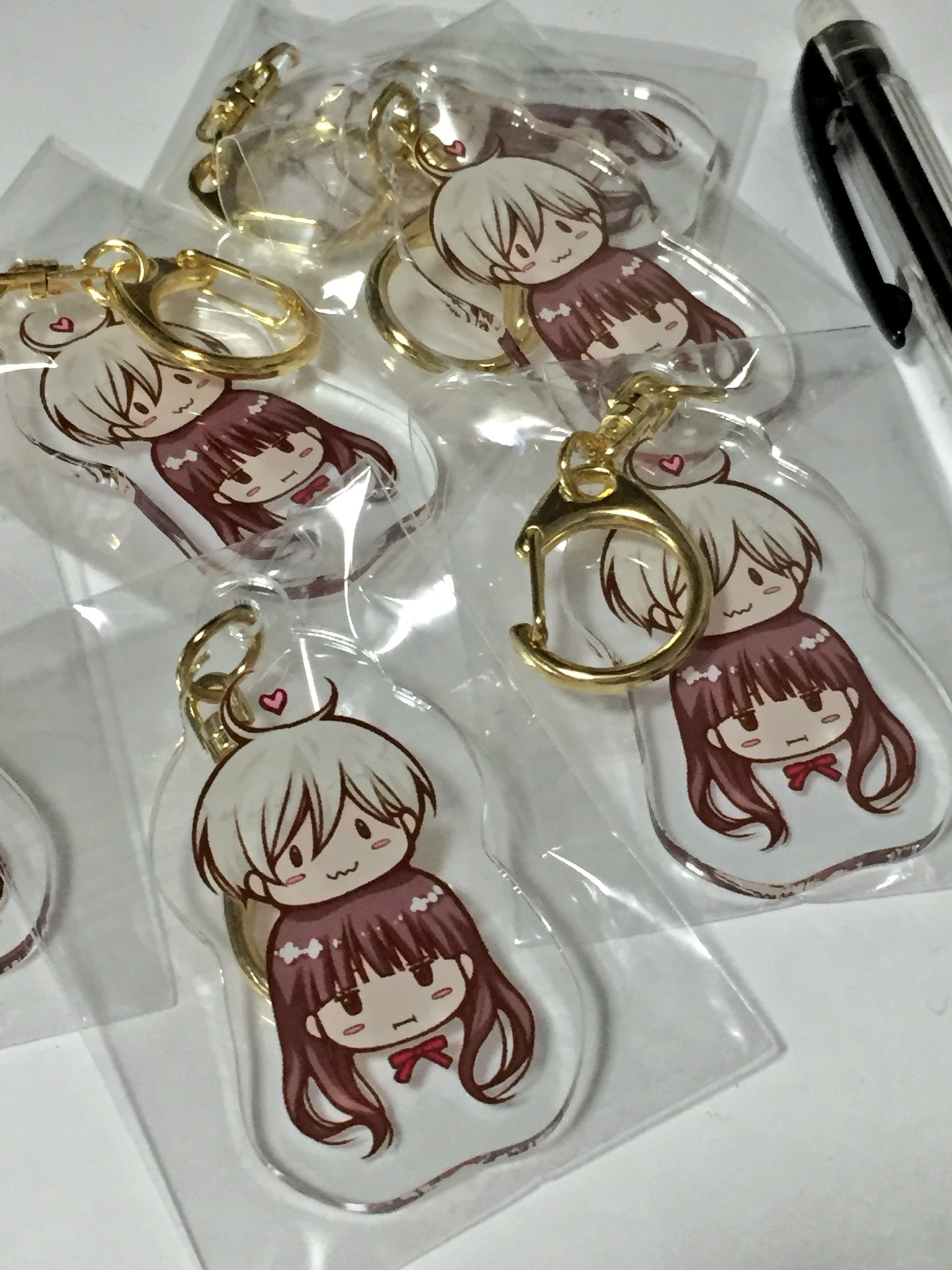 くまがい杏子 18巻1月26日 サイン会で配ったアクキー この絵はファンレターのお返事で描いたものの流用なんですけど 可愛く作れて嬉しみ 取っ手をゴールドにして良かった
