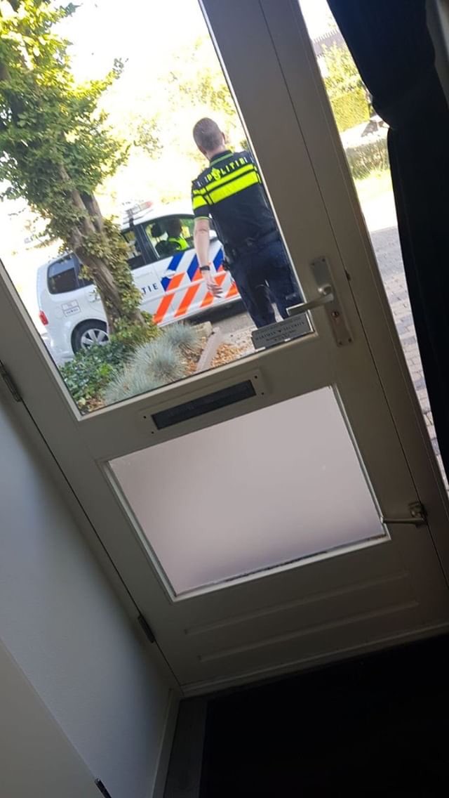 VoetbalUltras's tweet photo. Waarschuwing❗

Op verschillende plekken in Nederland komt de politie langs bij huizen waar het afgelopen jaar een bestelling is geplaatst via de website van Ultrasshop of Bombashop.

Wees voorbereid! https://t.co/nQQFzKq8X4