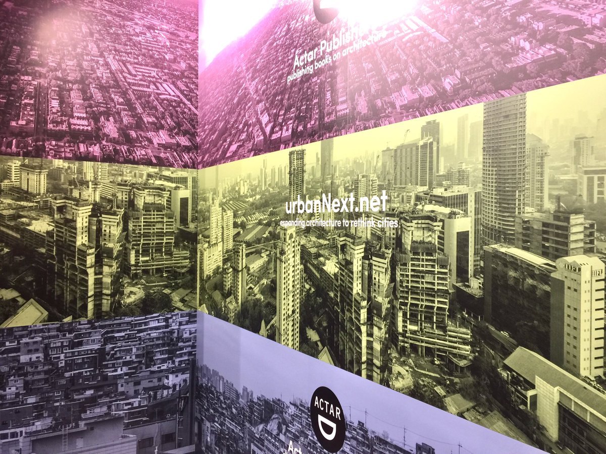 architektur_de's tweet image. Klein, aber sehenswert: Der Stand von ⁦@urbannext_net⁩ (Barcelona/New York) 👍🏼 #fbm18 #architekturbücher #architecturebooks