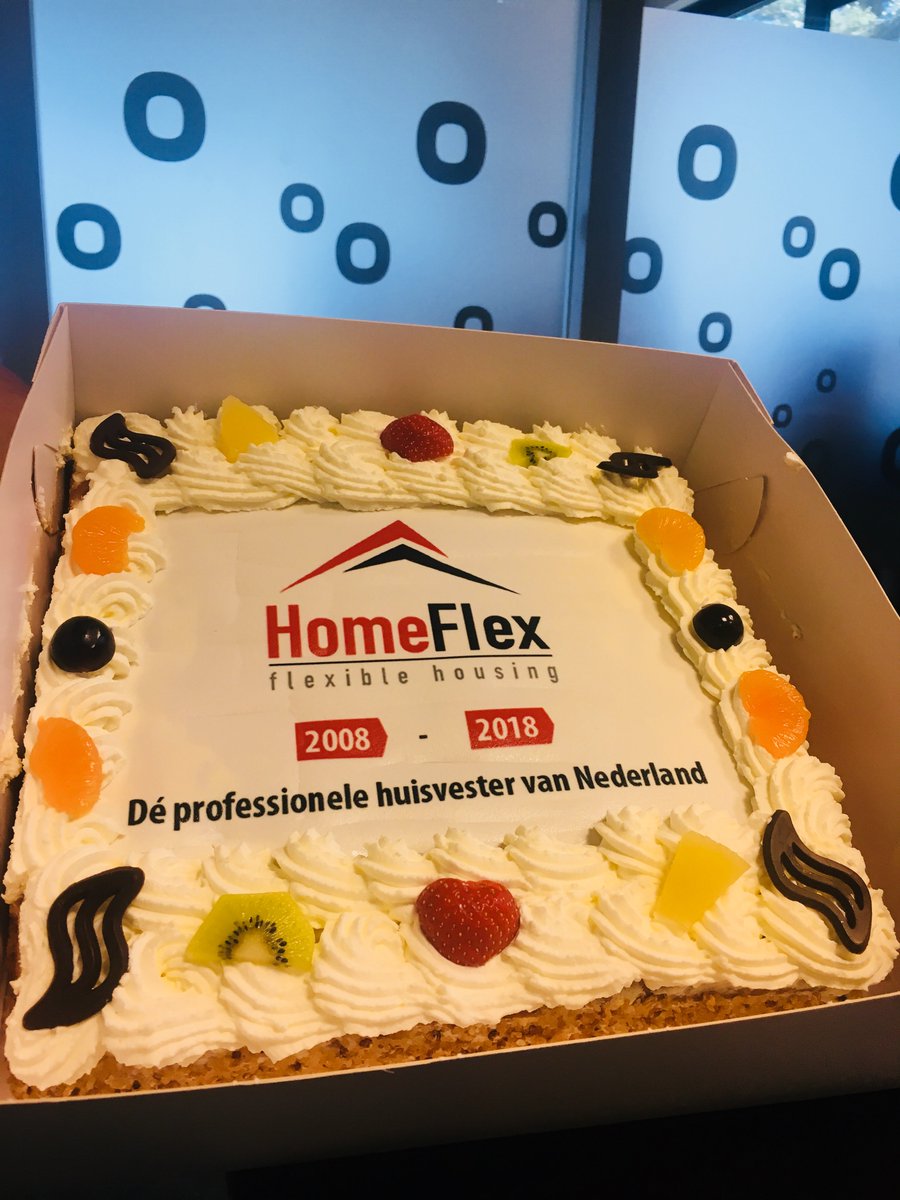 DockHolland's tweet photo. @Home_Flex  Namens @DockHolland van harte met het 10-jarig bestaan en bedankt voor de lekkere taart. Wij als mede professionele huisvester eten deze uiteraard professioneel op! 😉  #alleskoekenei #kersopdetaart https://t.co/Ou9tjRbEJL