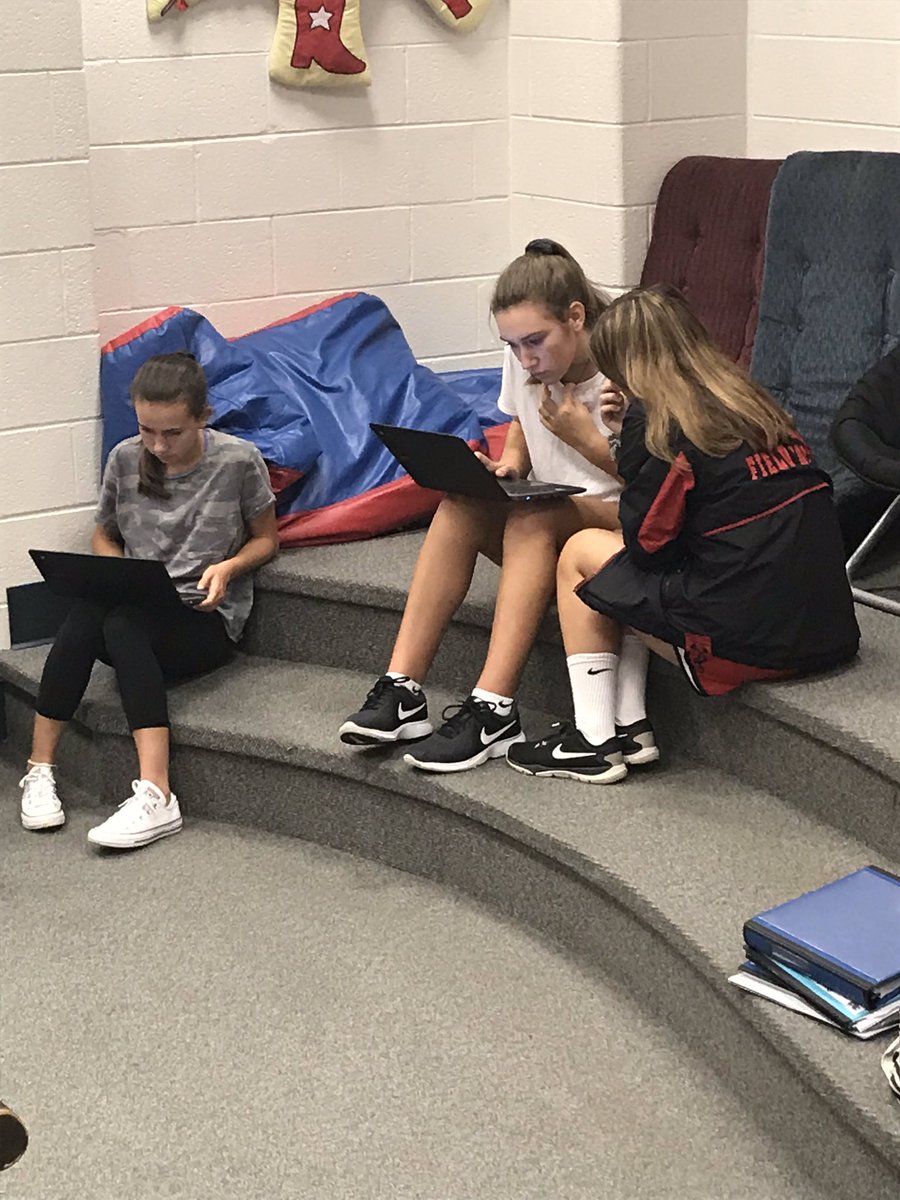 EmmeProbst's tweet image. HMS 8th Grade Peer Leaders hard at work preparing for #RedRibbonWeek2018 @HaddonfieldMS @redribbonweek #LifeIsYourJourneyTravelDrugFree