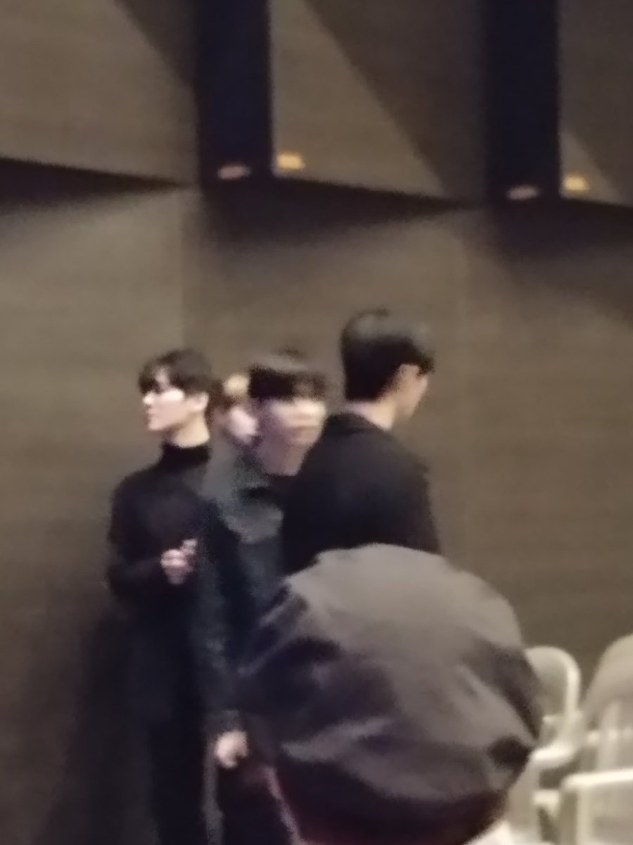 twophalangesup's tweet photo. So doha and yonghyun are sitting a few rows back with jiahn and yeontae but my pictures are terrible https://t.co/NYv142YB5v