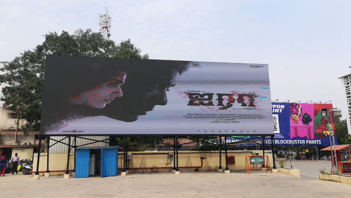 kollywoodtimes's tweet photo. #Airaa all around us!! Massive promotions across the city by @kjr_studios for #AiraaFirstLook launch!
#Nayanthara @sarjun34 @SundaramurthyKS @Priyankaravi20 @jogesh_karthik @tridentartsoffl @thinkmusicindia @DoneChannel1 @gobeatroute https://t.co/o7NHN8mNQK