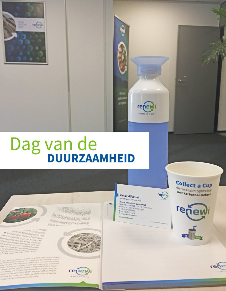 Vink1982's tweet photo. 10-10..... #DagVanDeDuurzaamheid. Op m'n bureau kwam ik al 4 mooie voorbeelden tegen:
- Visitekaarten op 'tomatenpapier'
- Collect a cup koffiebekers (circulaire oplossing kartonnen bekers)
- De welbekende Dopper (tegengaan plastic) 
- Notitieblok van 100% gerecycled papier https://t.co/9WlzUYBhUy