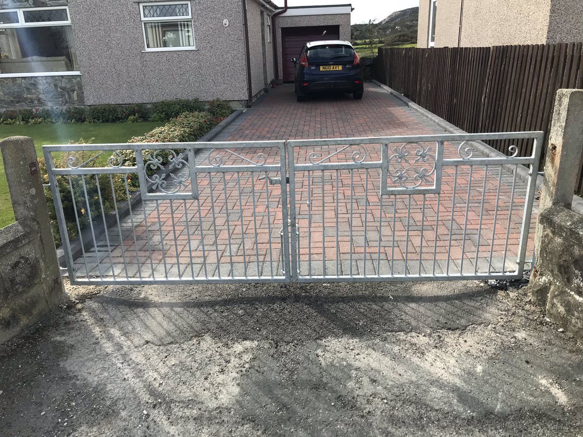 Grayssteelfab's tweet photo. Double gates we fabricated, galvanised and fitted #steel #steelfabrication #fabrication #migwelding #welding #double #doublegates #galvanised #fitted #holyhead #caergybi #anglesey #ynysmon #northwales #wales #cymru #uk #unitedkingdom https://t.co/DoJNhapUa9