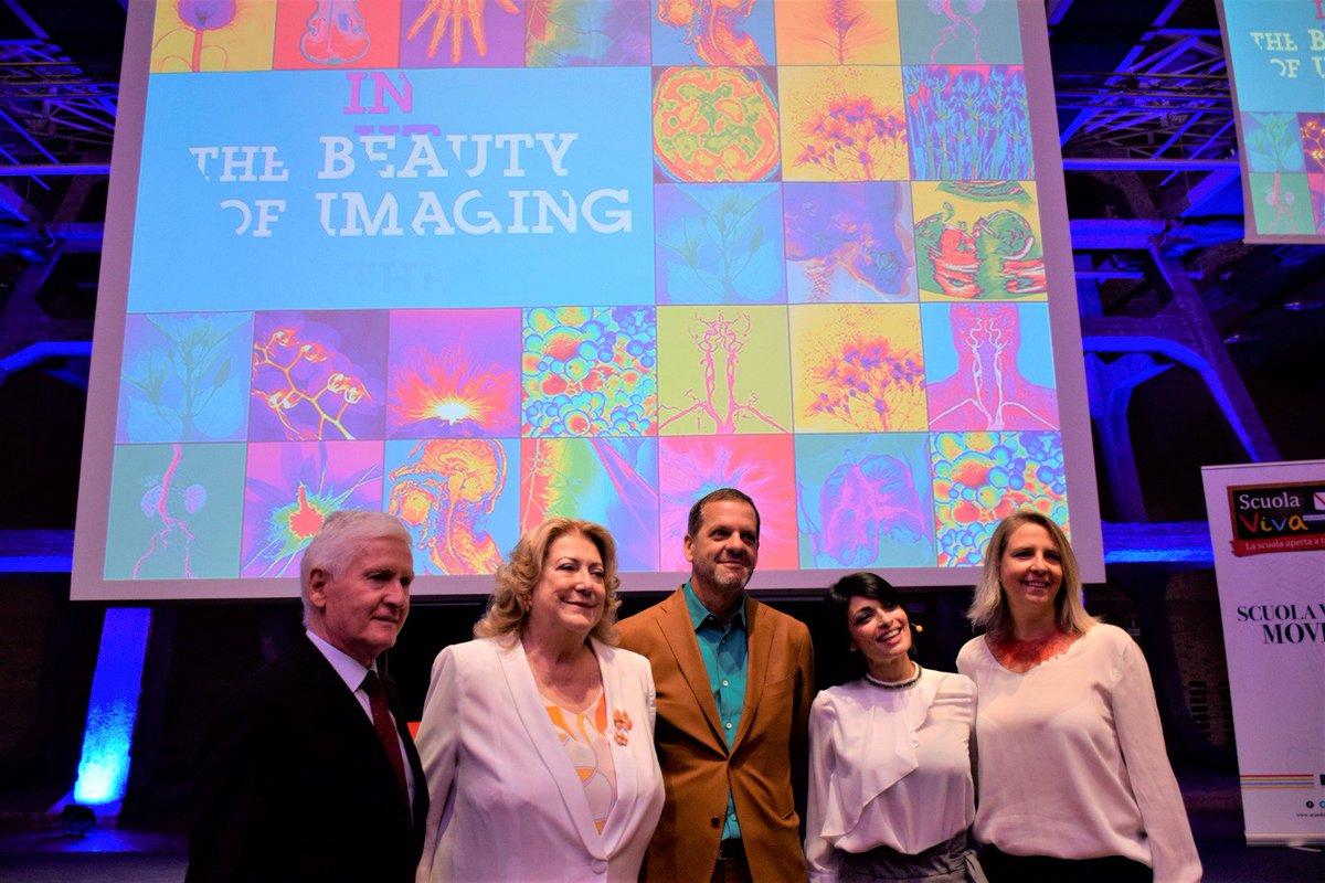 VodafoneMediaIT's tweet photo. Ai #3giornidellascuola #steam2018 si chiude la cerimonia inaugurale e si apre "The Beauty of Imaging" di @FondBracco https://t.co/AyLlE4Caew
