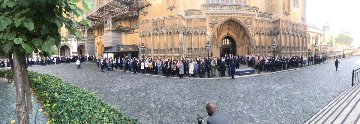 Wonderful to see so many in #Parliament waiting to welcome our amazing soldiers to ⁦@HouseofCommons⁩ ⁦@theresa_may⁩ ⁦@APPGCovenant⁩