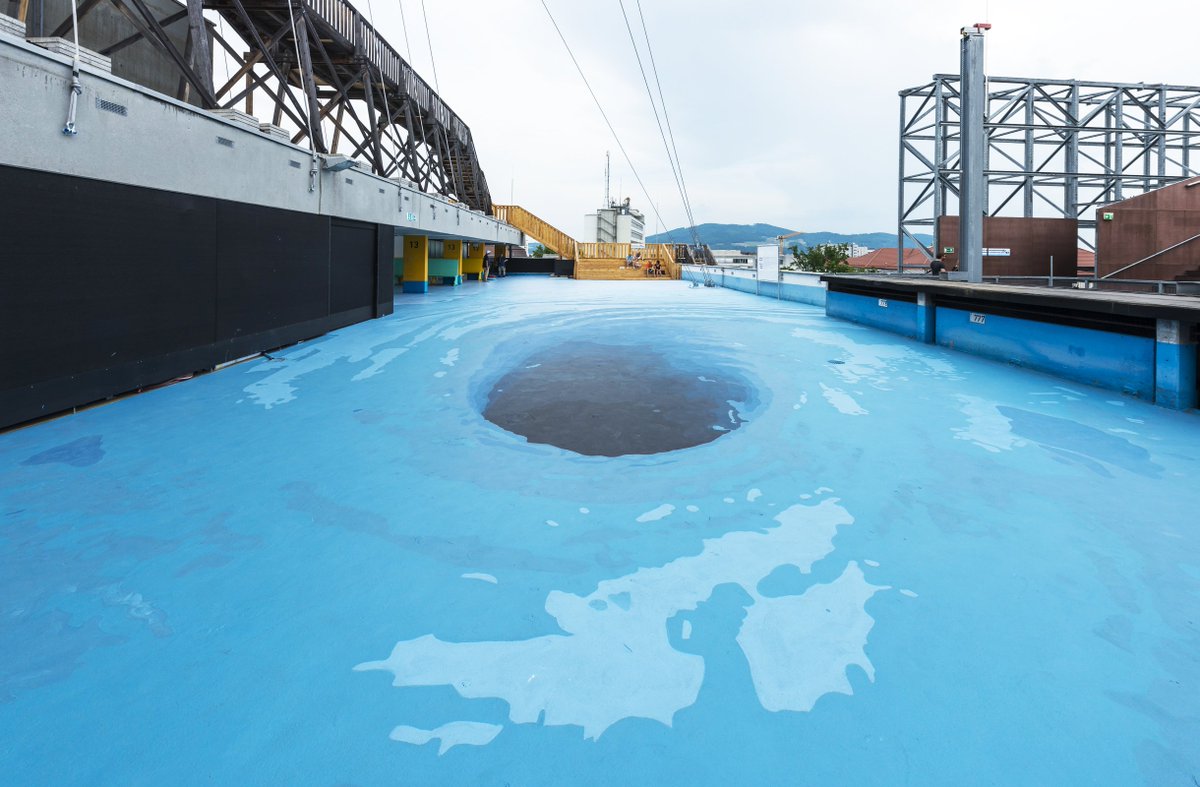 #HÖHENRAUSCH Finale! Noch bis Sonntag, 14.10. könnt ihr die sonnigen Herbsttage über den Dächern der Stadt geniessen und dabei über 40 Kunstprojekte zum Element Wasser entdecken!
hoehenrausch.at
Ausstellungsansicht: Mehdi Ghadyanloo, The Fraud and Hope / Saxinger