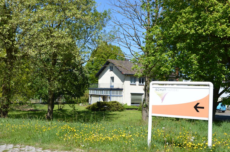 Papier van spijkerbroeken of chocola? Dat kan alleen bij <a href="/SchutPapier/">SchutPapier</a>. Maak kennis met haar verhaal: bit.ly/2E95KEQ #DvdD18