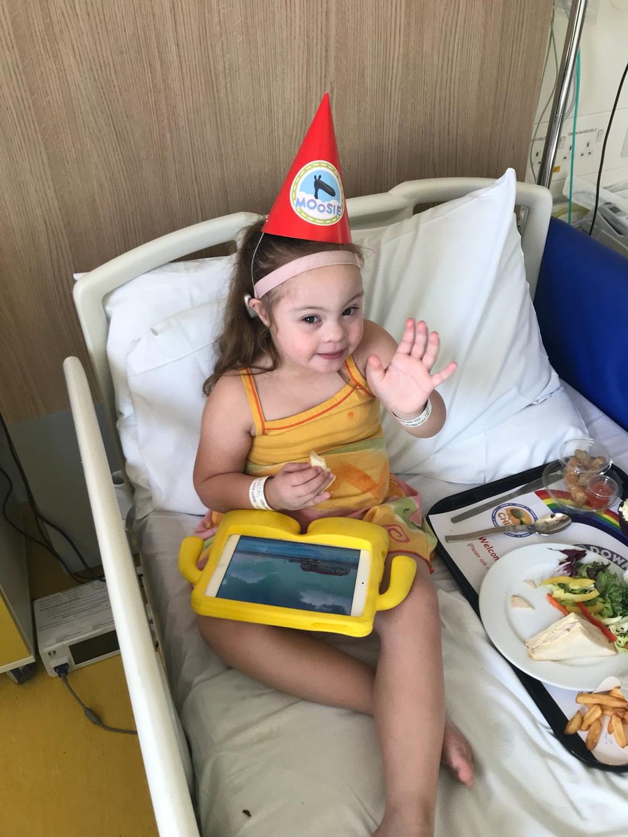 AlderHey's tweet image. Have you visited our #AlderPlay app stall in the hospital atrium yet? The ward parties are in full swing! 🎉🎈 Anyone for cake? 🍰 #NHSinaday