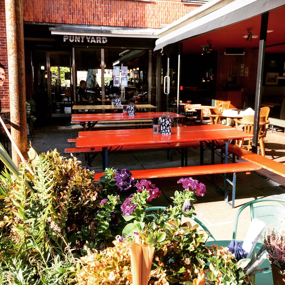 We thought summer had finished too! The beer garden is ready for your lunch break! 
#lunch #pizza #5poundpizza #5pounds #workinglunch #workdo #cambridge #cambridgelife #quayside #summersun #happyhumpday #beergarden #cusu #craftbeer