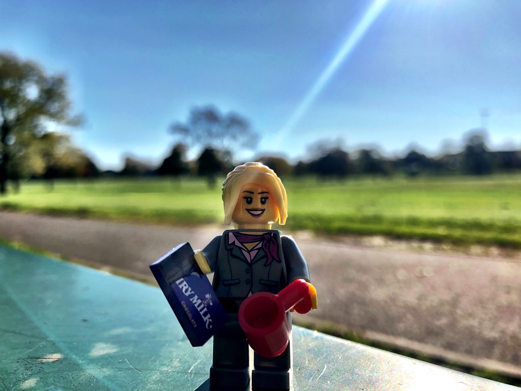 WeeClaire4's tweet photo. It’s #WorldMentalHealthDay2018 and here in #Coatbridge the sun is shining... two brilliant reasons to move away from the screen, get outside and have lunch in the park! #WMHD2018 #outdoors #lego #afol #minilecturerontour #coffeeandchocolate #sunshine https://t.co/8GggkFDe2v
