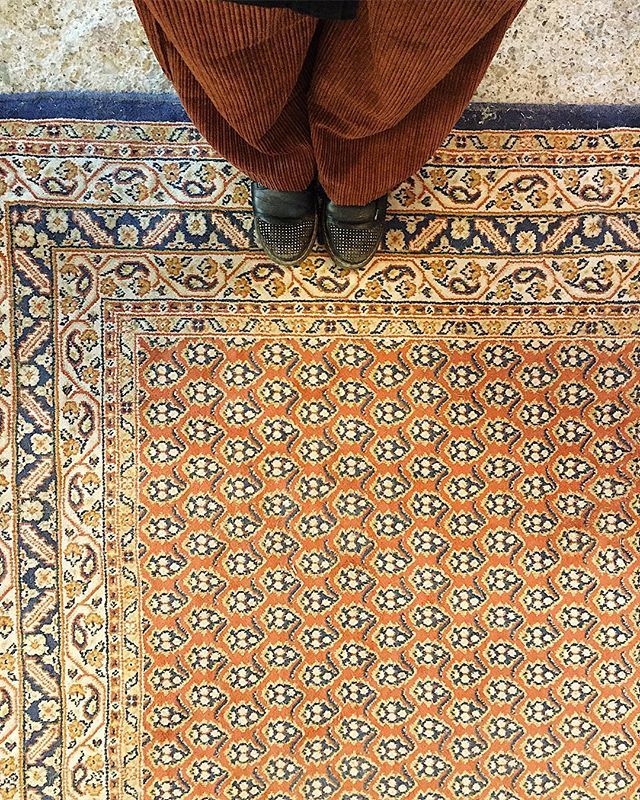 🧡💙
.
.
#fromwhereistand #fwis #fwisfeed #agamesoftones #lookingdown #vsco #vscocam #matchingcolors #persiancarpets #bilbao_23 #orangewednesday #ihavethisthingwithfloors #carpet ift.tt/2ycBrYF