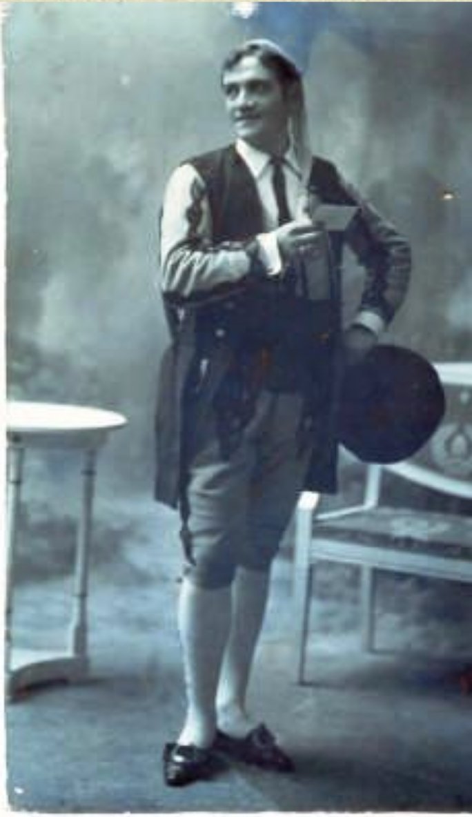 TeatroNuovoNY's tweet photo. On today, #WednesdayWithWill, we ask, "baritone or tenor? Or maybe baritone again?" Will introduces you to Oreste Mieli, an Italian singer whose successes spanned both sides of the voice type aisle...and back again. Listen along and learn how and why!
https://t.co/Gma17eTRMP https://t.co/8h1H50iM8x