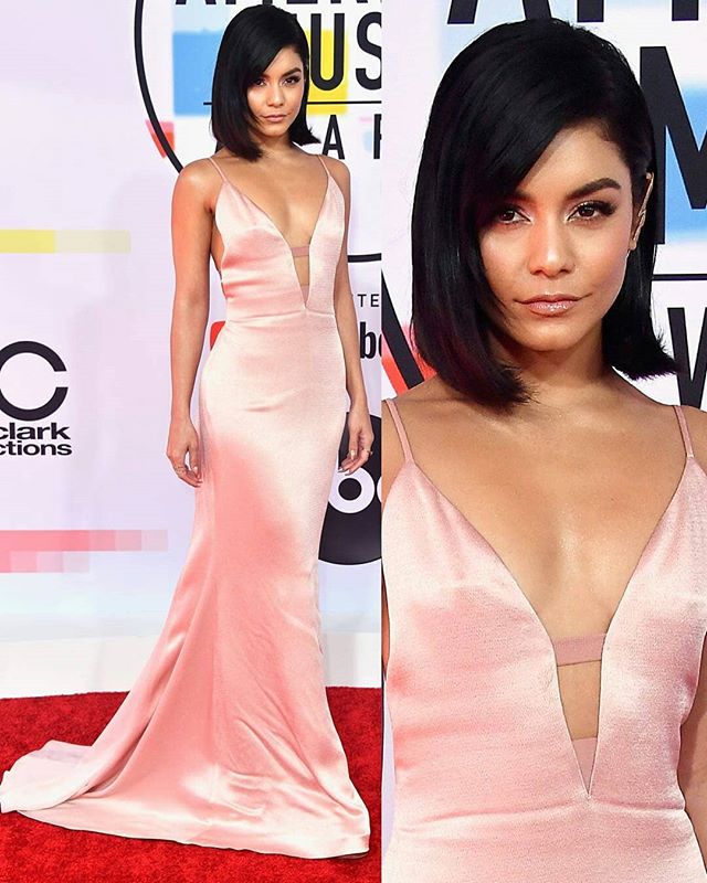 MediaGuide_NG's tweet image. #VanessaHudgens at the 2018 American Music Awards. #MediaGuideStyle #AMAs #AMAs2018 dlvr.it/Qmtyd0 IG: MediaGuideStyle