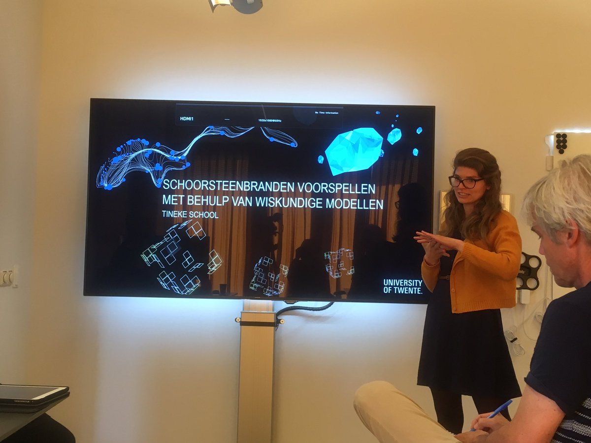 BrandweerTwente's tweet image. Schoorsteenbranden voorspellen? Het kan! Check hoe: bit.ly/2yaQty9. Samen met UT studente Tineke School ontwikkelden wij een model dat schoorsteenbranden in #Twente kan voorspellen. Vandaag presenteerden we het model aan de media.