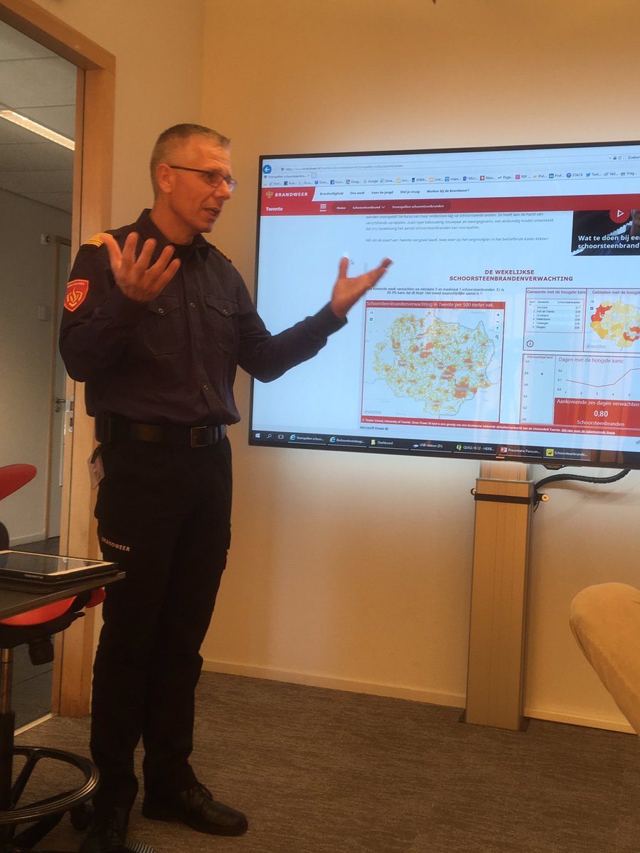 BrandweerTwente's tweet image. Schoorsteenbranden voorspellen? Het kan! Check hoe: bit.ly/2yaQty9. Samen met UT studente Tineke School ontwikkelden wij een model dat schoorsteenbranden in #Twente kan voorspellen. Vandaag presenteerden we het model aan de media.
