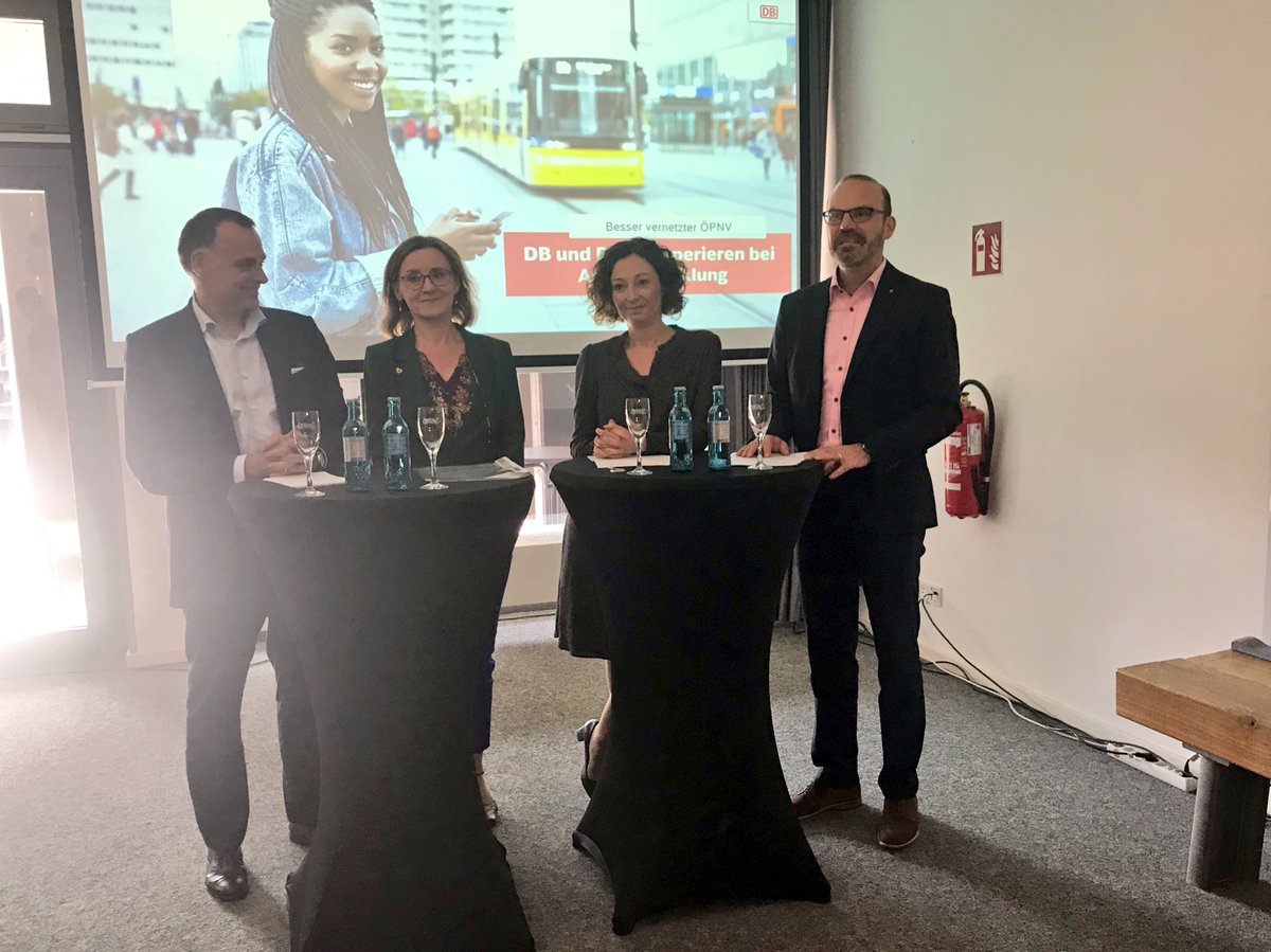 SenWiEnBe's tweet photo. PK zu #Mobimeo: in der @dbmindbox mit @BVG_Kampagne und @db_p. Kooperation für neue App-Entwicklungen. Die digitalen Reisebegleiter zeigen, wie wir am schnellsten und umweltfreundlichsten von A nach B kommen. Mehr Mobilität bei weniger Verkehr! #Mobilitätneudenken https://t.co/FZJPNckTyp