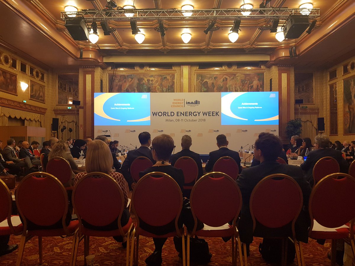 ralonsosuarez's tweet photo. Participando del #WEW2018 del @WECouncil y conociendo a los amigos del #FEL100 @WECFELs!! Increible comunidad! Muy contento de formar parte y haber venido #worldenergyweek #MilanEnergyWeek https://t.co/5AXno8jxlI