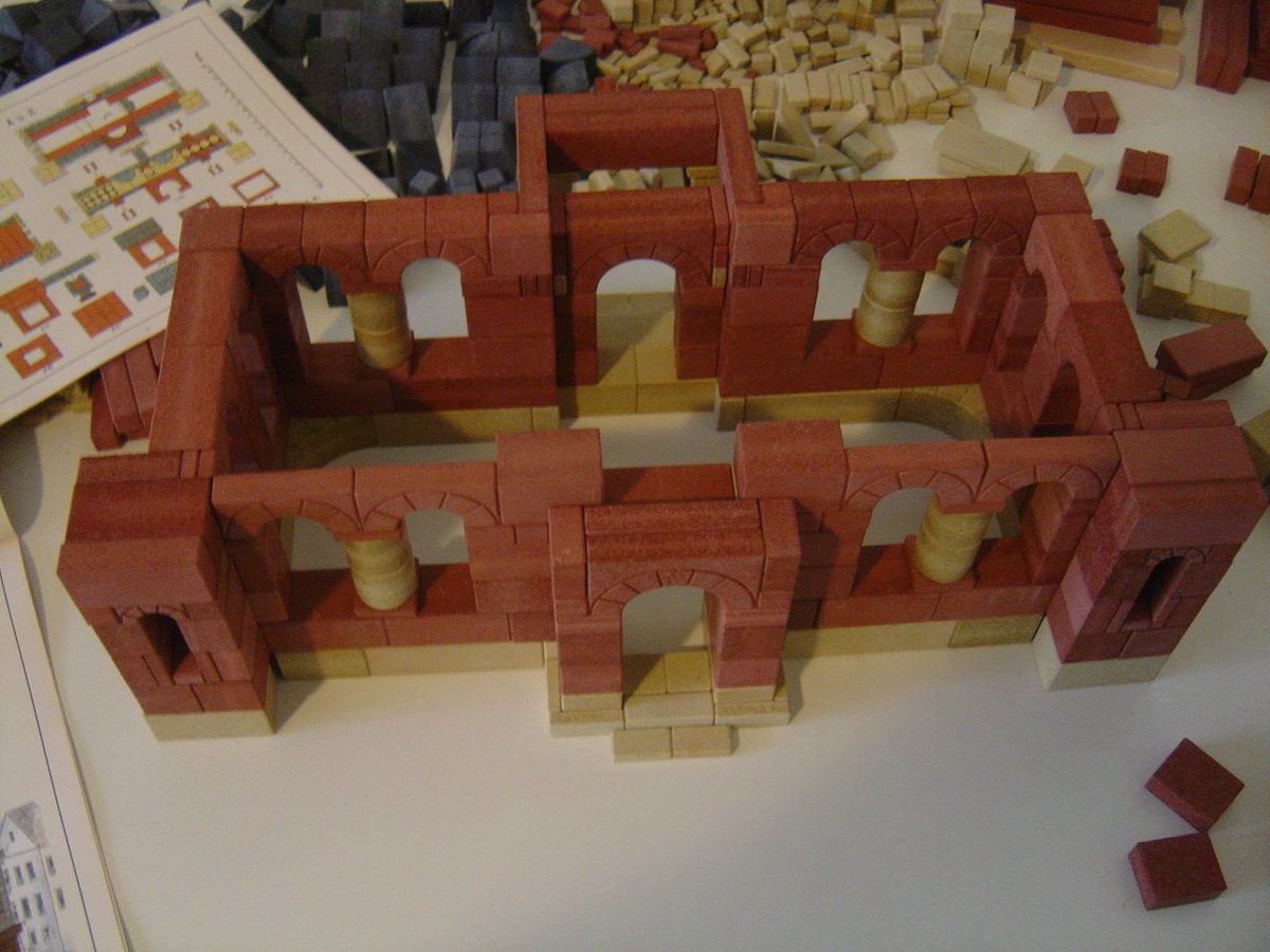 #mytardiscellar #cooltoy Blocks! Developed by the famous Lilienthal brothers in the 1870s and marketed by Ad. Richter the company still exists! The buildings are set up in layers with sometimes tricky to read original blueprints. More: ankerstein.de (german)