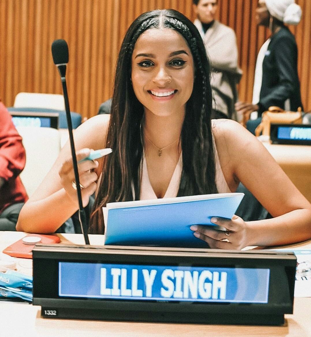 TeamSuperAU_'s tweet photo. 'LiLlY SiNgh'S RoAd To iRrelEvaNcy'

*Lilly Singh at home laughing in relevancy* https://t.co/BvJjdG27dy