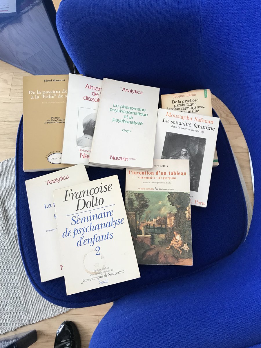 sevelaure's tweet photo. Encore encore et encore il en reste quelques pépites 
Leur trouver une place 
#rangement #introuvables ou pas #MesEtudes les votres #Psychiatrie https://t.co/LsgtmUCz7z