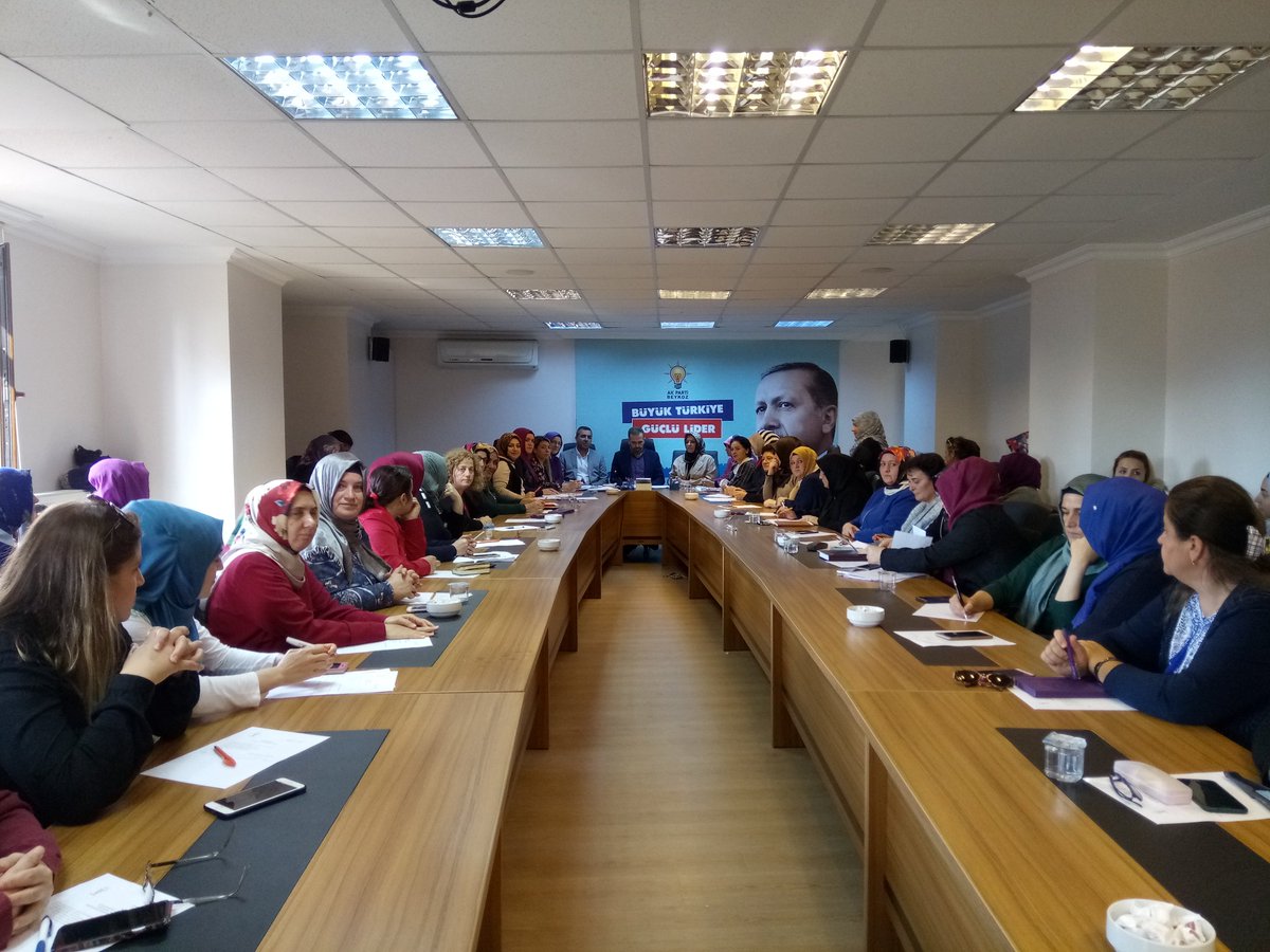 akkadinbeykoz's tweet photo. Başkanımız @gaye_zayf Başkanlığında, İlçe Başkanımız @HanefiDilmac, İl Koordinatörümüz @Sengulkznr 'ın Katılımıyla AK Parti Beykoz Kadın Kolları Mahalle Başkanları ve İlçe Yönetim Kurulu Ortak İstişare Toplantısını Gerçekleştiriyoruz. https://t.co/PvHXFoNIUl