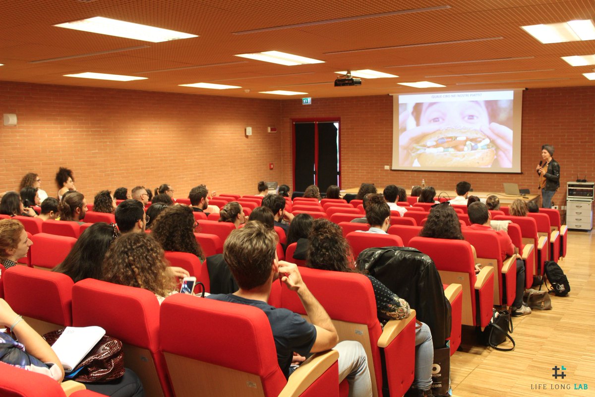 SDC_uniba's tweet photo. Presso il Campus Universitario E. Quagliarello, è in corso il #CareerDay, un'opportunità d'incontro tra studenti, laureati e imprese.
#LifeLongLab #HungerGames #BraLab https://t.co/B7mEGIXFuf