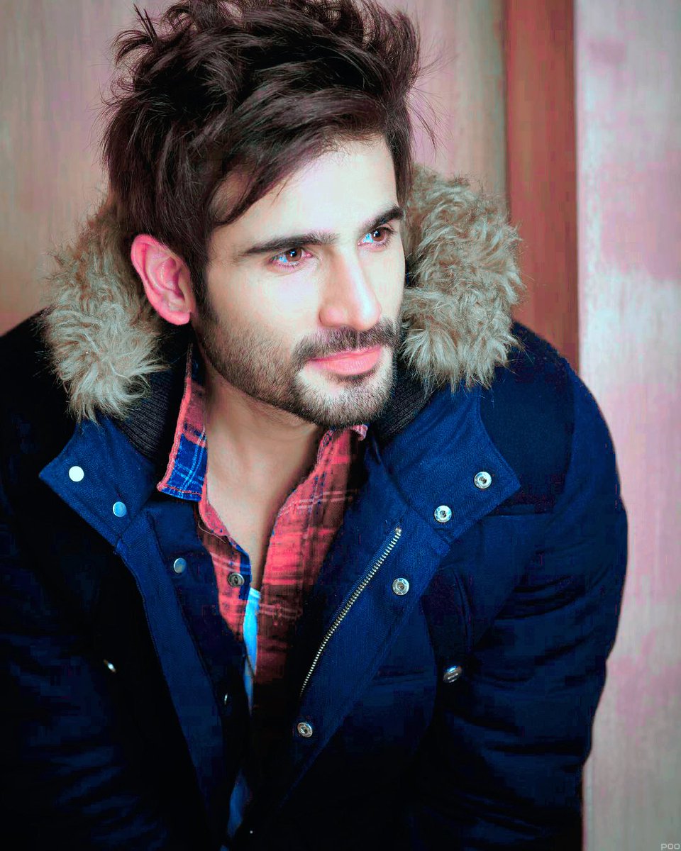 PooCreations's tweet photo. #HowDashing 😍😍😍 @karantacker #ForProfilePicture #ScreenLock https://t.co/z2JWmd19U6