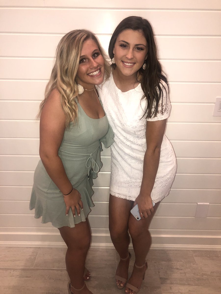 PeytonSilvers's tweet photo. happy birthday to my best friend out there💓💓 thanks for always being there for me and making me laugh!!! hope your day is amazing bc you deserve it🎉❣️ @DeBoldEmma https://t.co/caILUkStEf